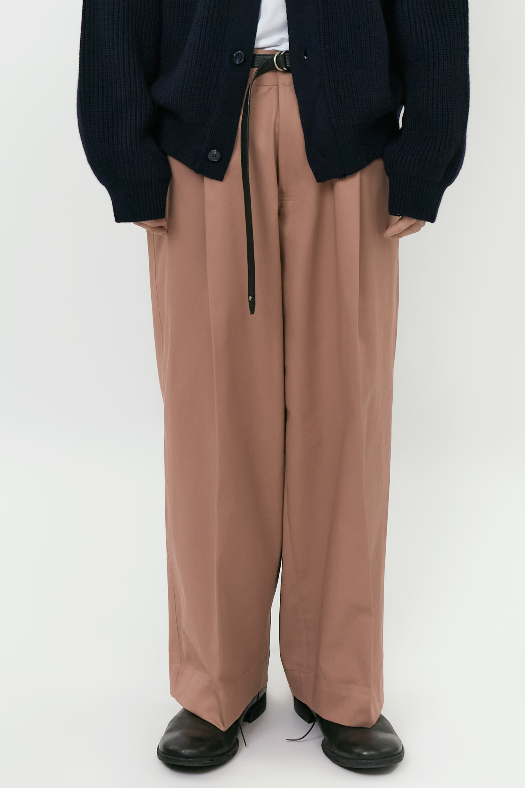 PINK ONE-TUCK WIDE CHINO PANTS 01
