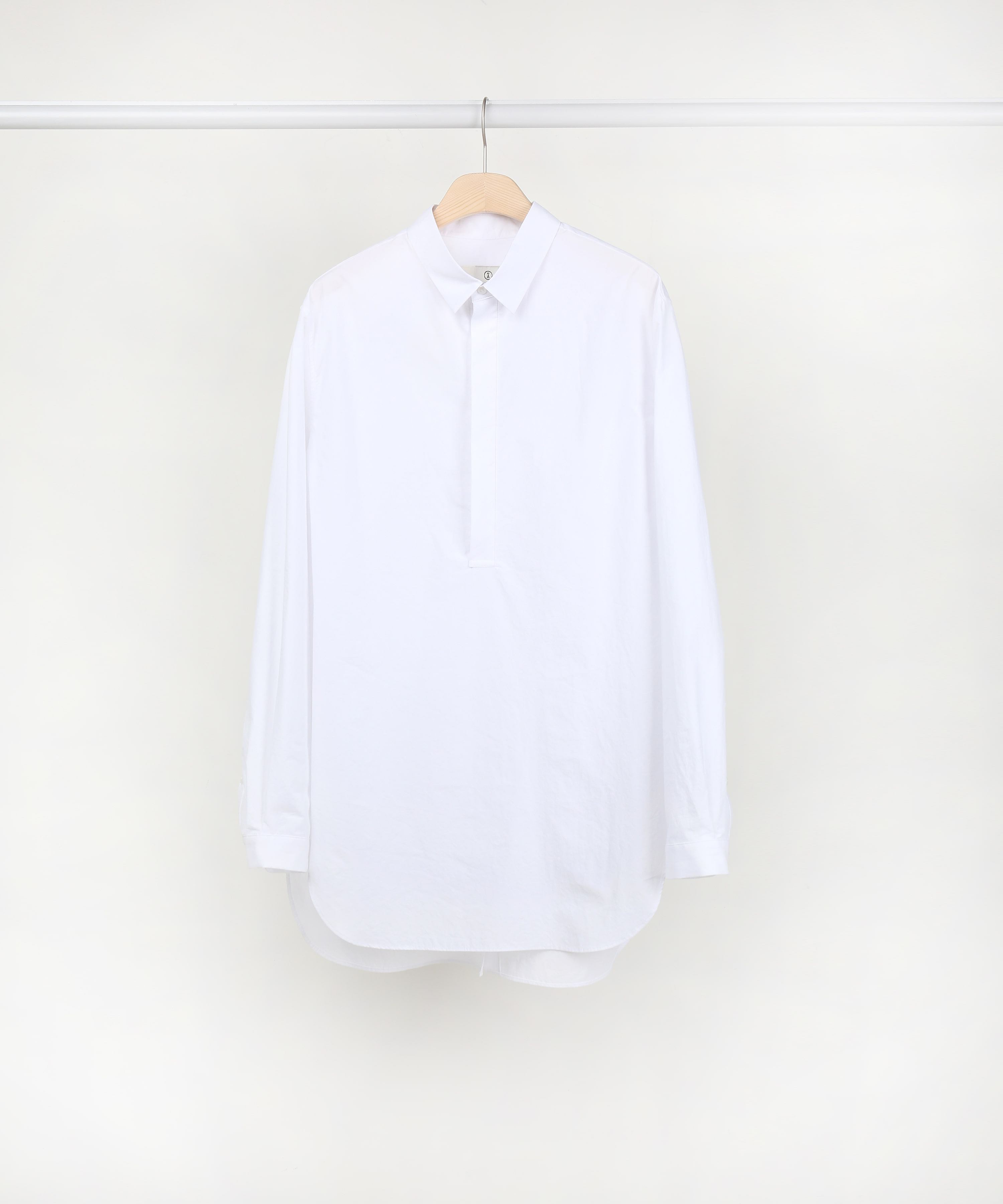 WHITE APICAL PULL OVER SHIRTS