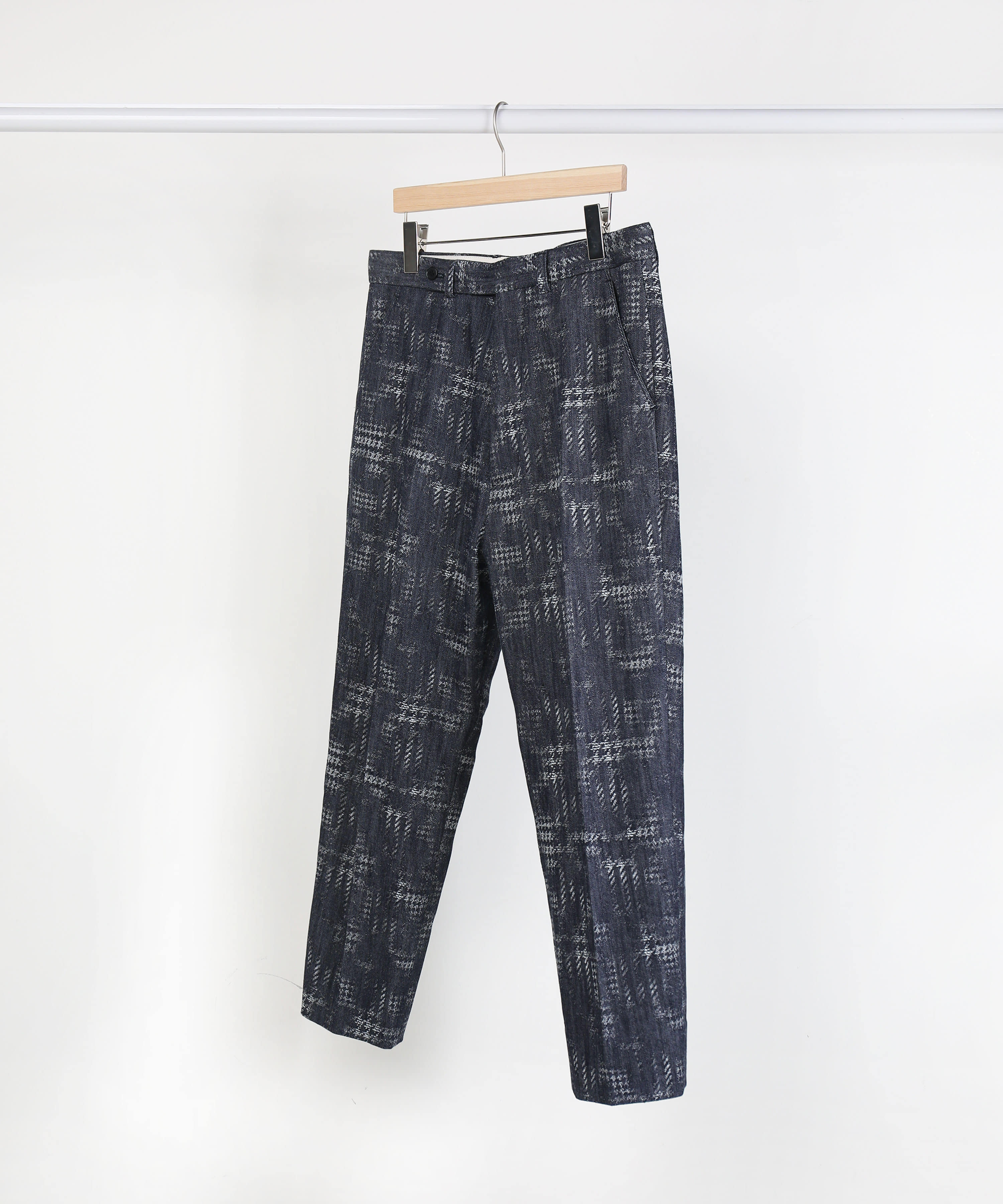 [DISTANCE] CROPPED TAPERED DENIM PANTS.01