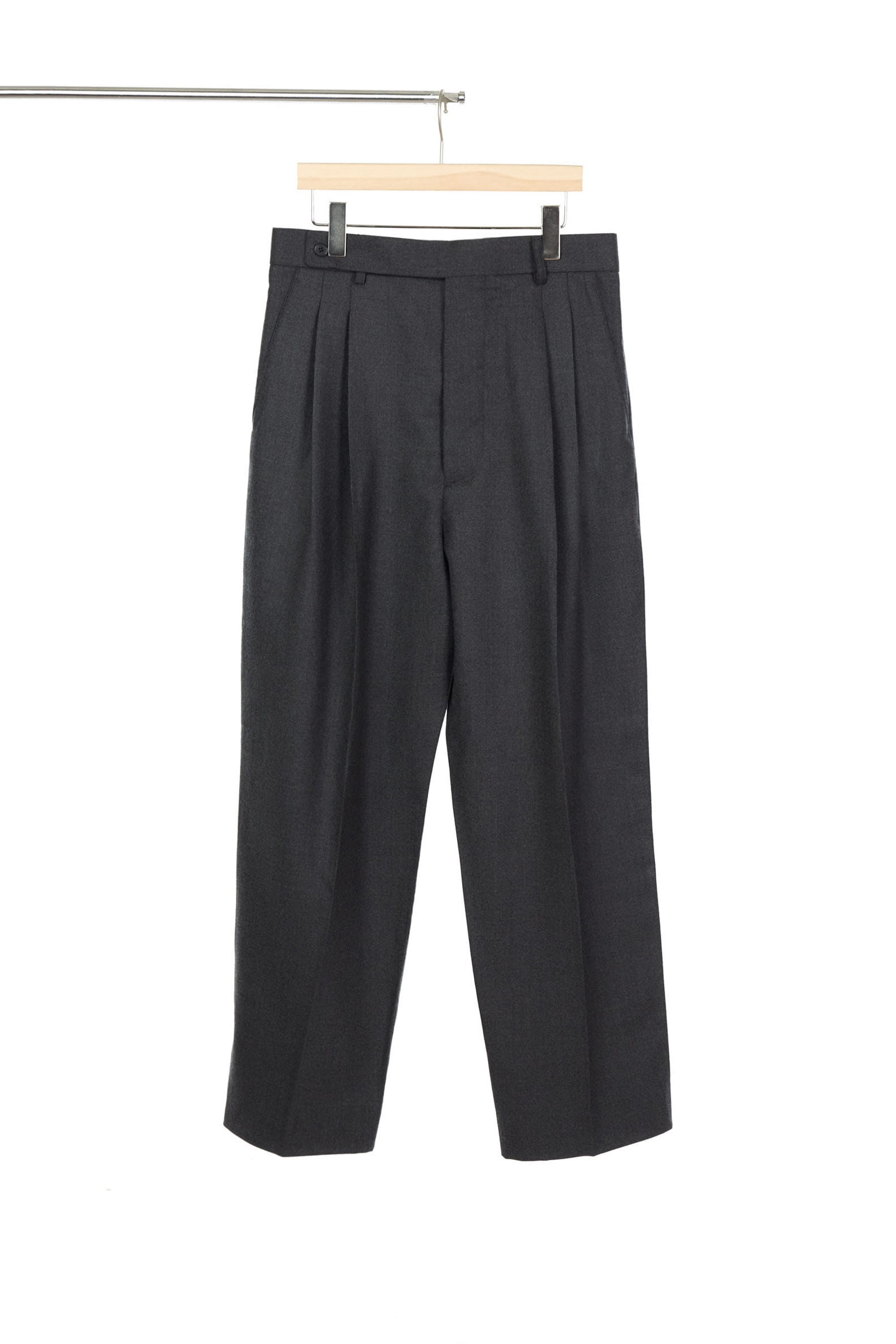 CHARCOAL TWO-TUCK WIDE FLANNEL PANTS 01